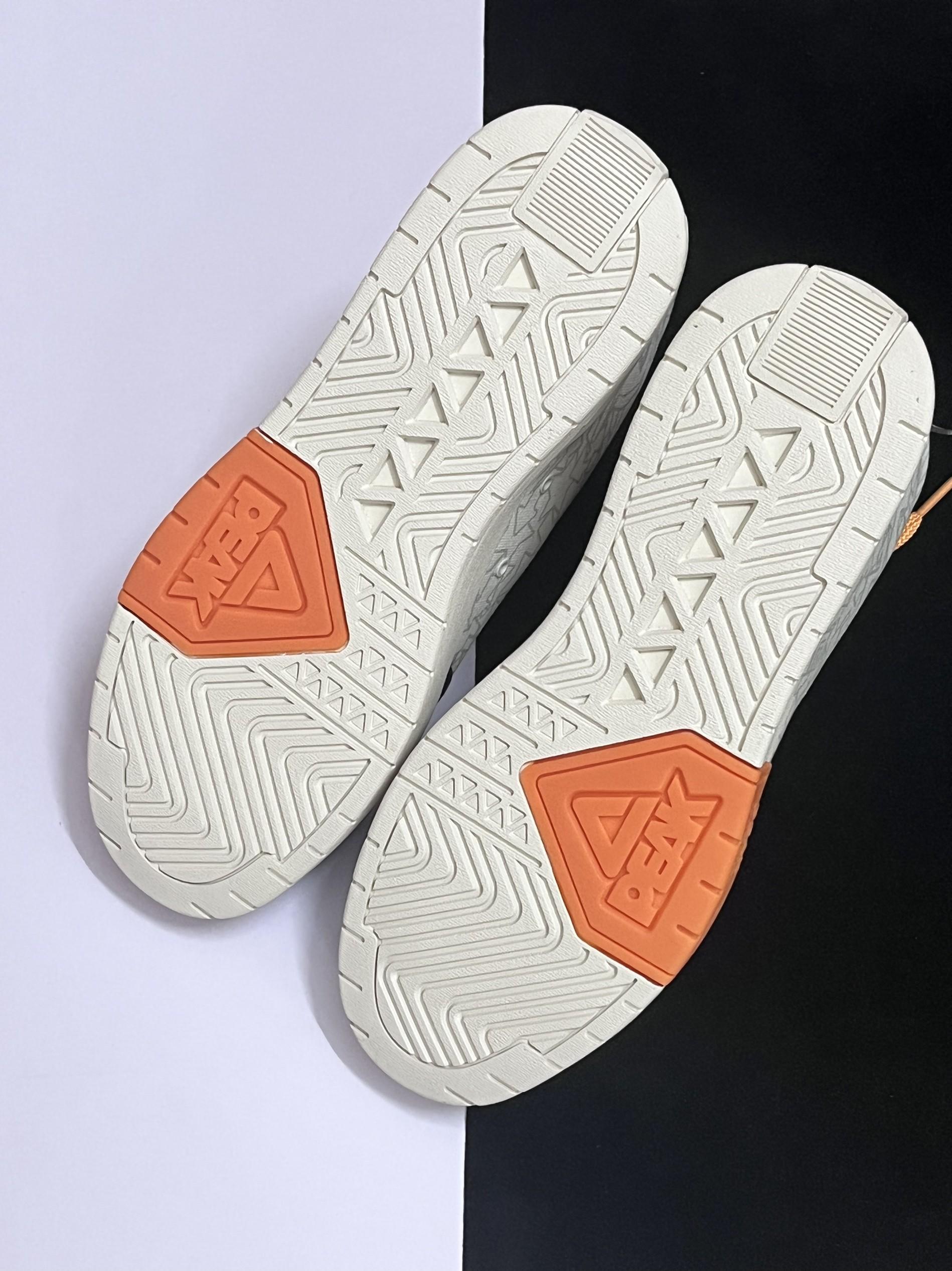 一款很有辨识度的匹克板鞋